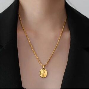 New Gold PlatedStainless Steel Fashion Sunflower Pendant w/Rope Chain Necklace.